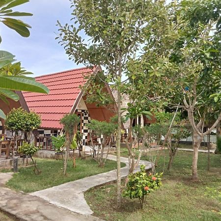 Meno Smile Cottages Gili Meno Exterior photo