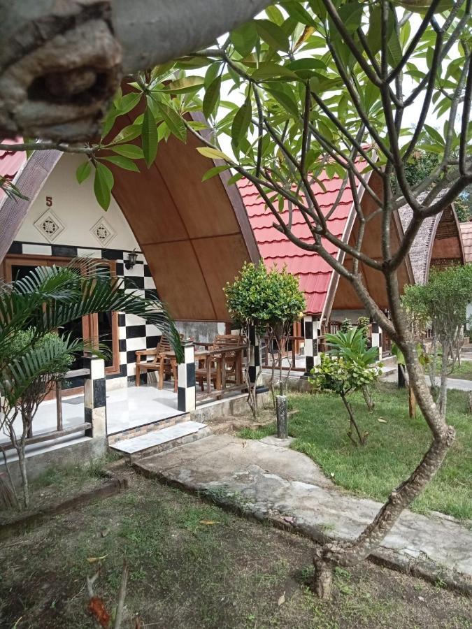 Meno Smile Cottages Gili Meno Exterior photo