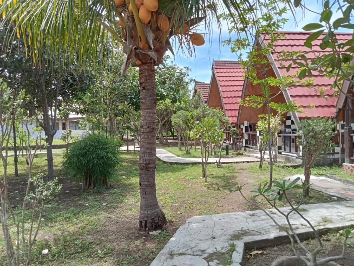 Meno Smile Cottages Gili Meno Exterior photo