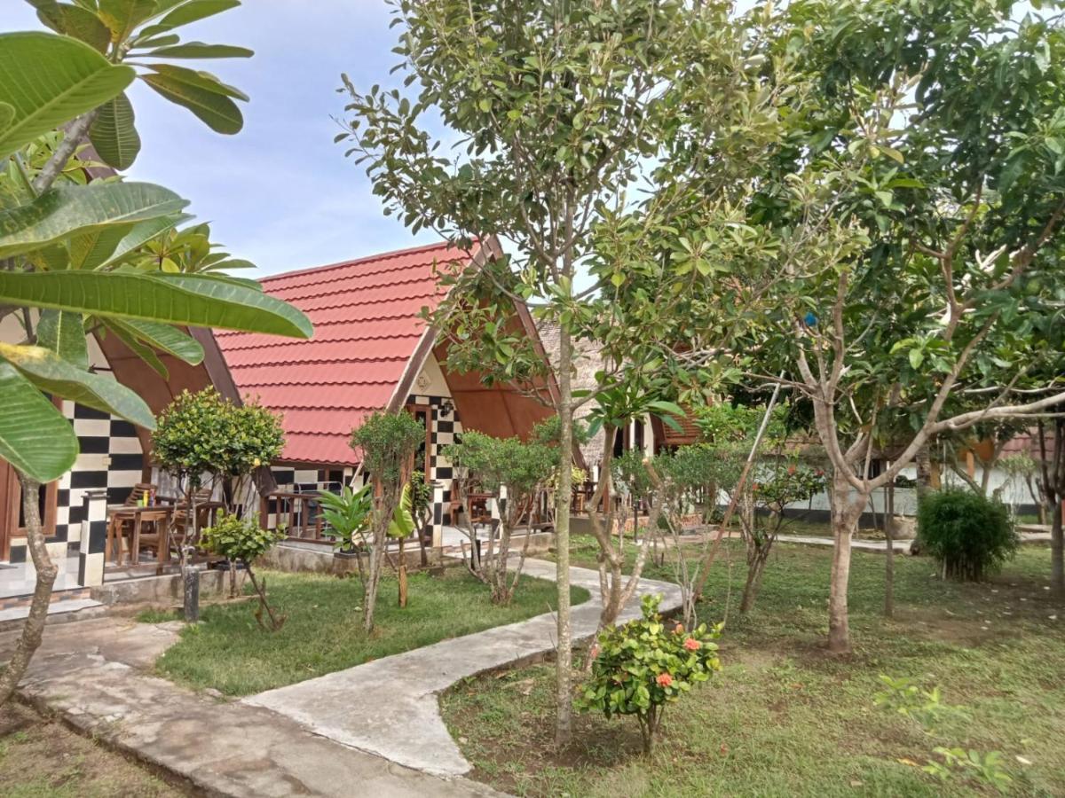 Meno Smile Cottages Gili Meno Exterior photo