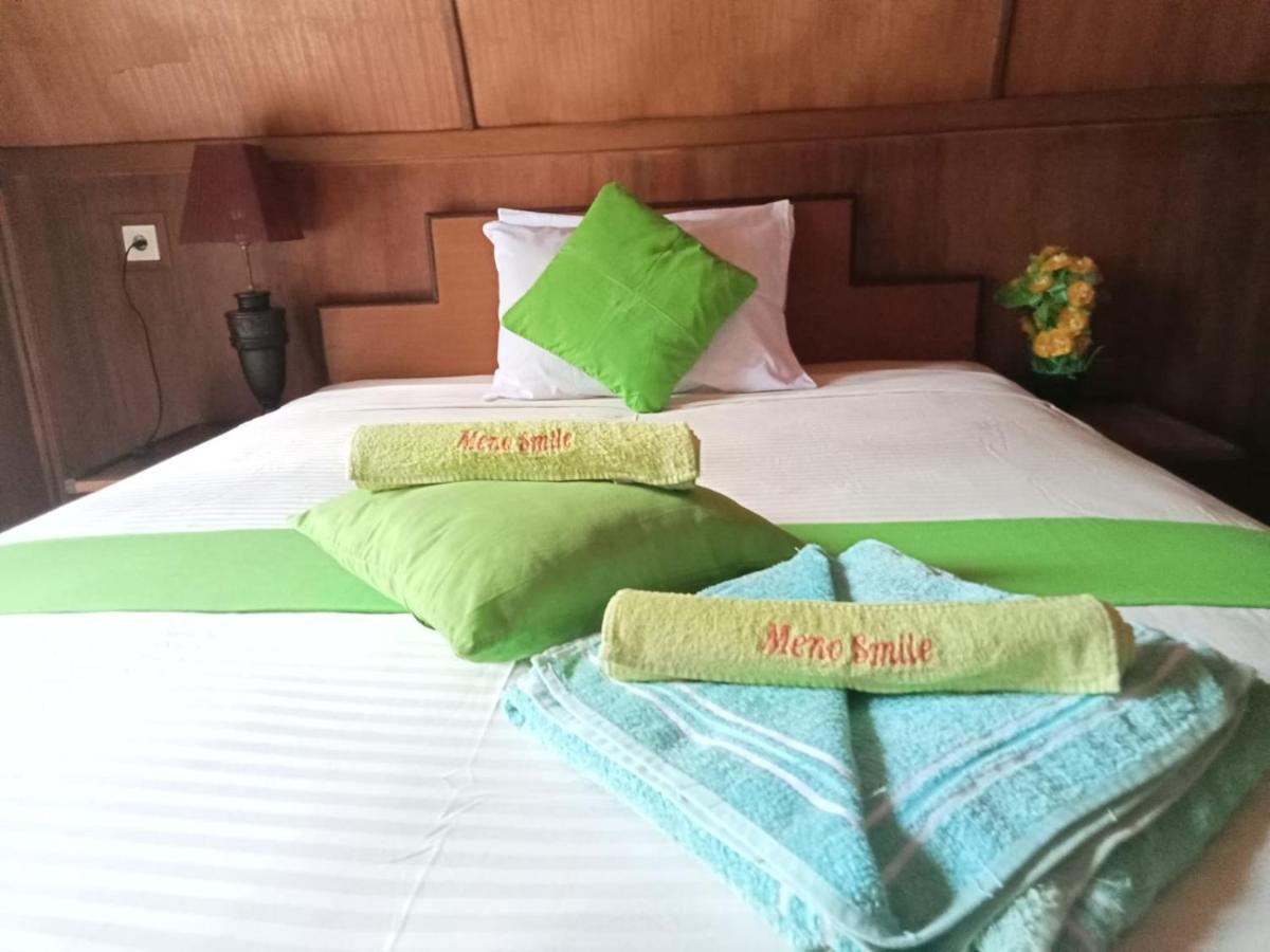 Meno Smile Cottages Gili Meno Exterior photo